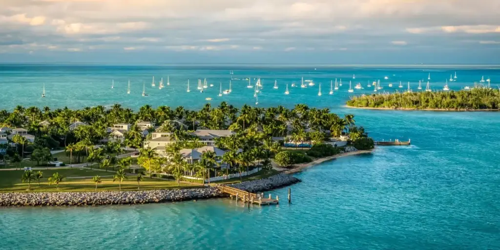 Top 5 Most Beautiful Beaches & Resorts - Featured Image (1)
